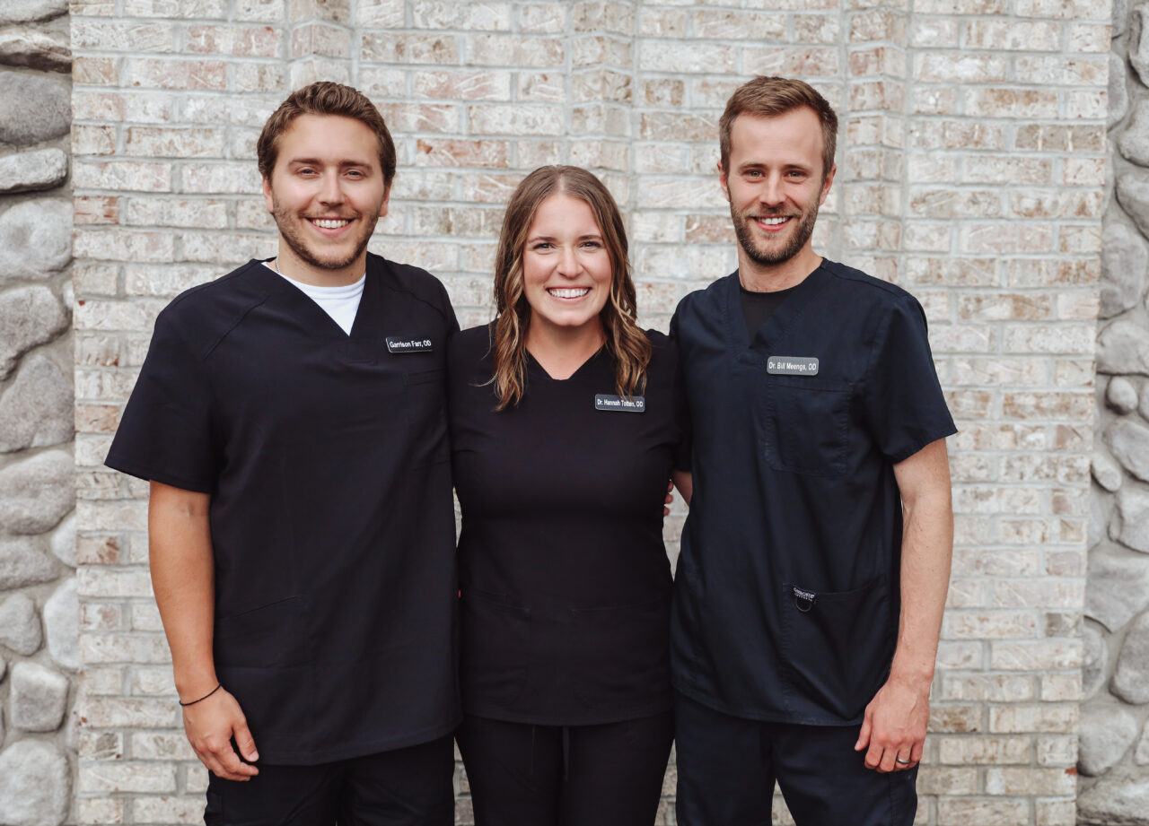 Dr. Garrison Farr, Dra. Hannah Totten y Dr. Bill Meengs